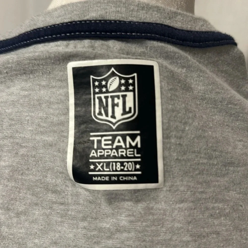 Kids gray NFL Tennessee Titans tshirt size xl